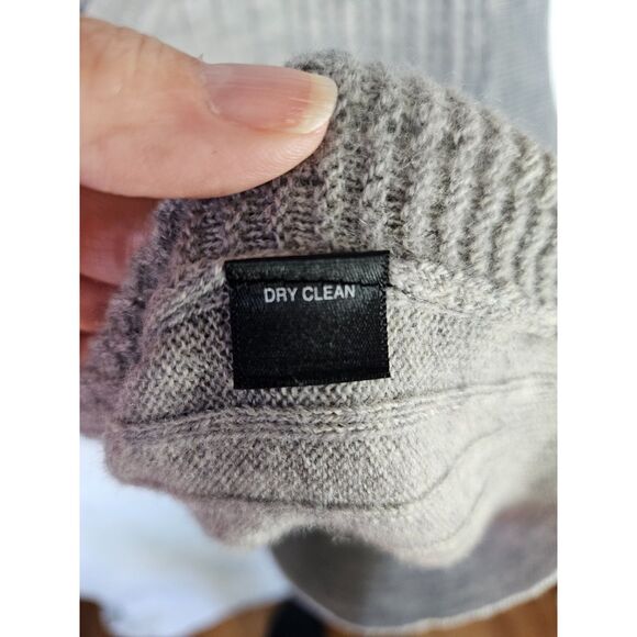 ALFANI Men's Merino Wool Sweater Vest Size Medium - Picture 2 of 5